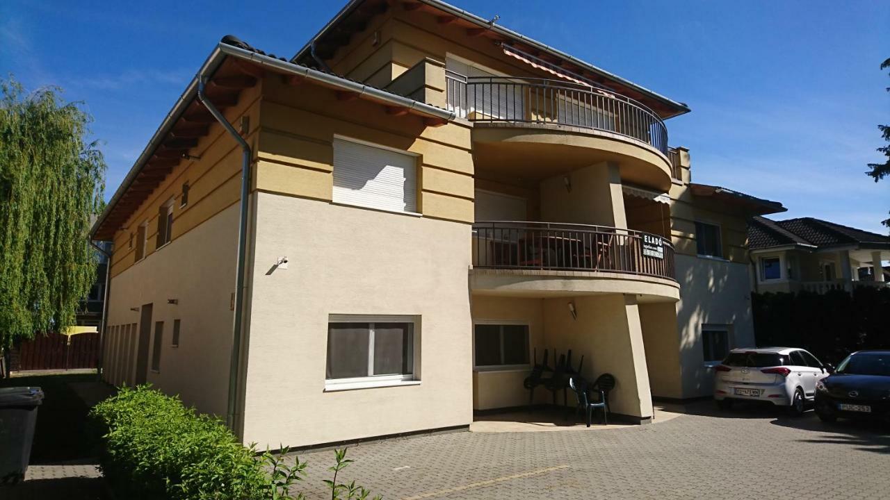 Yellow Sun Apartman Siófok Buitenkant foto